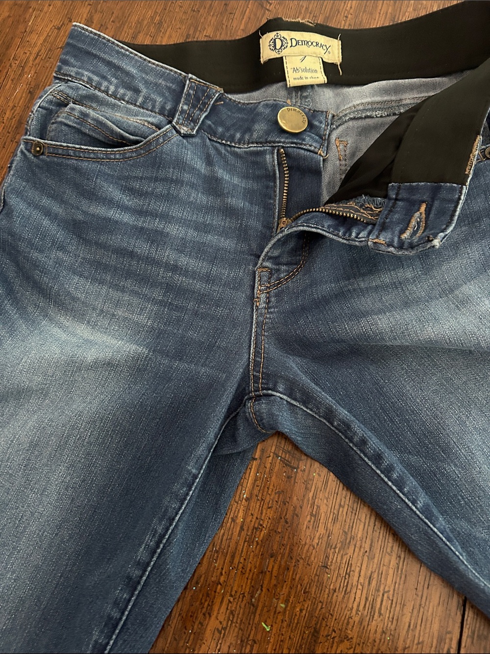Democracy AbSol Straight Leg Jeans in Mid Blue Wash Size 4 EUC - Picture 7 of 8